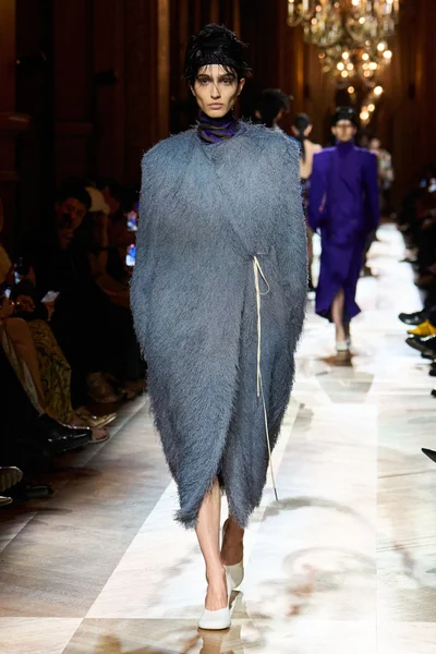 Look 48